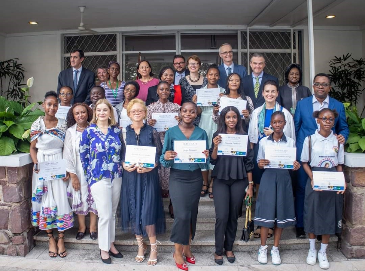 3ème édition du concours « Ambassador for a Day » : Le Royaume Uni fait découvrir le monde diplomatique aux 13 filles congolaises !